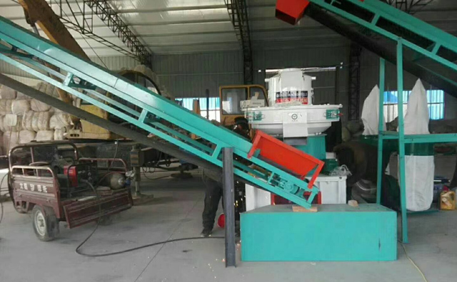 玉米秸稈顆粒機(jī)生產(chǎn)線客戶(hù)使用現(xiàn)場(chǎng)