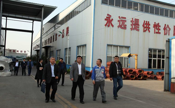 會后，企業(yè)家們參觀金格瑞生產(chǎn)間