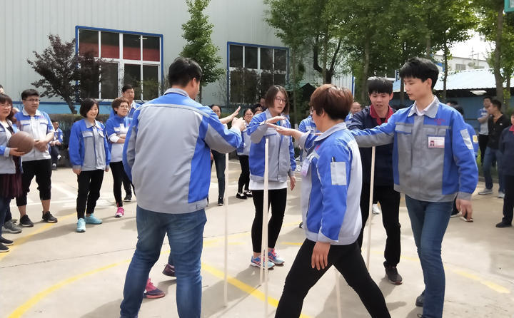 移動(dòng)森林，看似簡(jiǎn)單，實(shí)際操作不易，培養(yǎng)了運(yùn)動(dòng)員們做事的專注能力