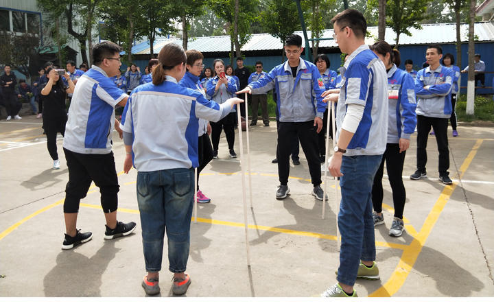 移動(dòng)森林，看似簡(jiǎn)單，實(shí)際操作不易，培養(yǎng)了運(yùn)動(dòng)員們做事的專注能力