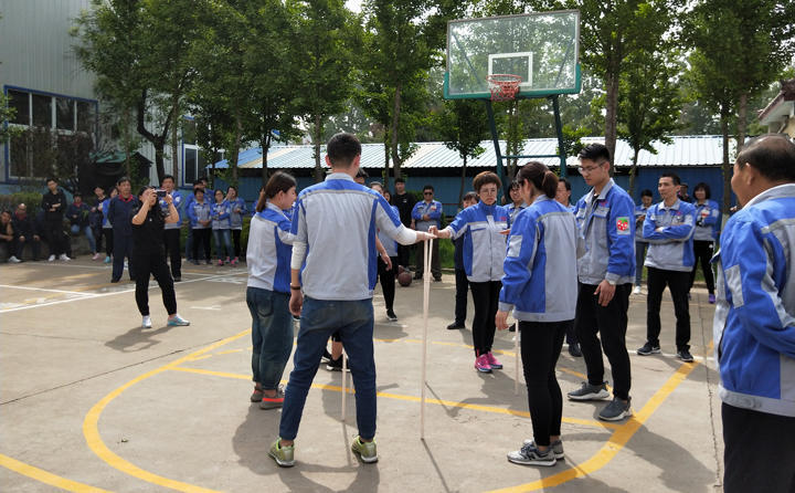 移動(dòng)森林，看似簡(jiǎn)單，實(shí)際操作不易，培養(yǎng)了運(yùn)動(dòng)員們做事的專注能力