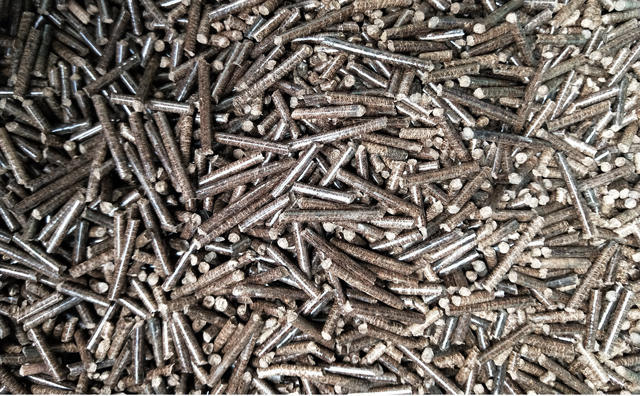 遼寧秸稈從污染源到清潔的秸稈顆粒機(jī)顆粒燃料