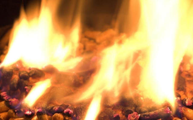 鋸末顆粒機(jī)生產(chǎn)的燃料燃燒