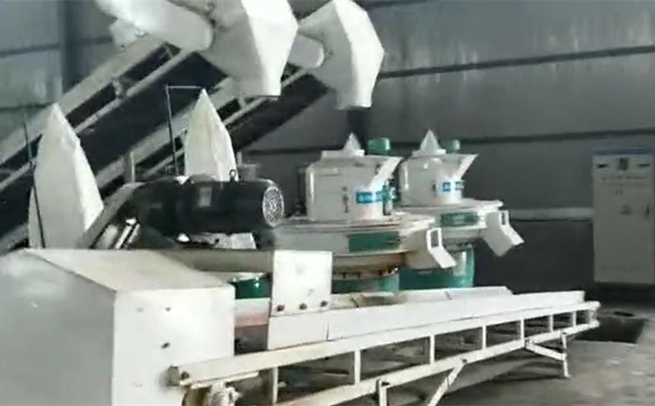 黑河秸稈顆粒機(jī)生產(chǎn)線調(diào)試成功