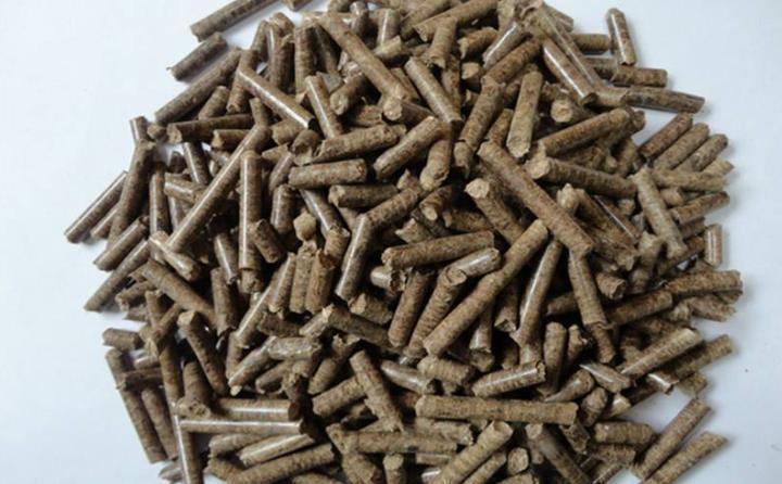 秸稈、鋸末、廢木頭等秸稈顆粒機加工成顆粒狀的生物質(zhì)燃料