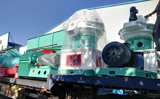 哈爾濱秸稈顆粒機(jī)裝車(chē)完成