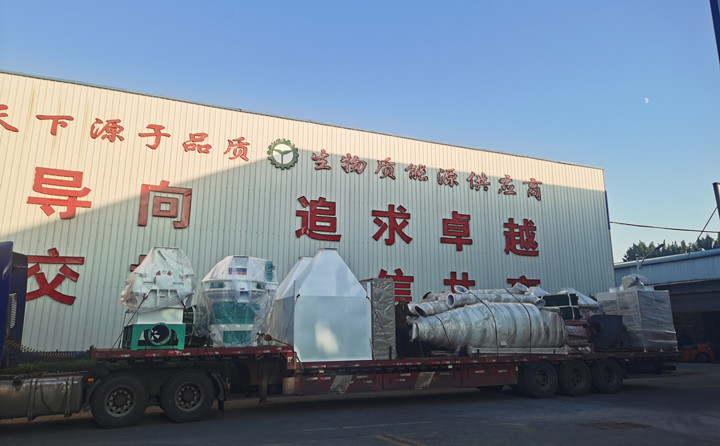 秸稈制粒機(jī)裝車(chē)現(xiàn)場(chǎng)