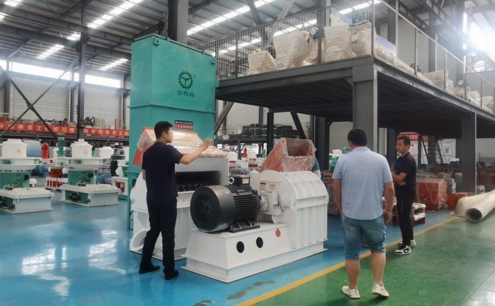 江蘇淮安客戶考察秸稈綜合利用設(shè)備