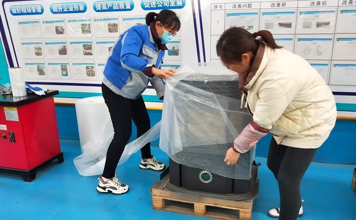 2臺(tái)660型號(hào)玉米秸稈顆粒機(jī)+生物質(zhì)取暖爐發(fā)往河南