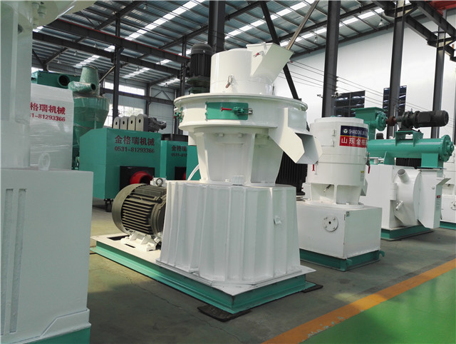 小型秸稈顆粒機實景展示